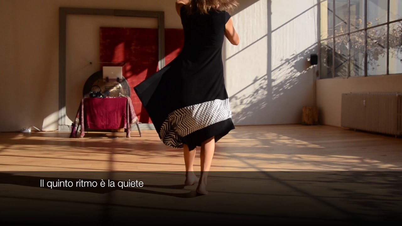 Danzando una Onda dei 5Ritmi con spiegazione in Italiano.