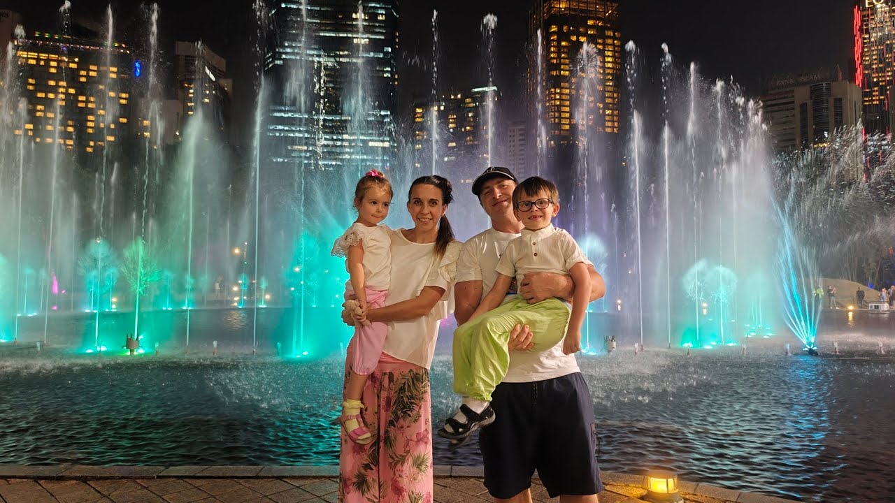 Musical fountain in Kuala Lumpur. Куала- Лумпур музичні фонтани.