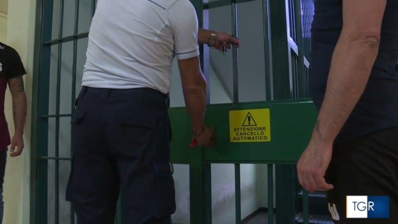 Suicidio in carcere a Vibo, la Uilpa polizia penitenziaria lancia l'allarme