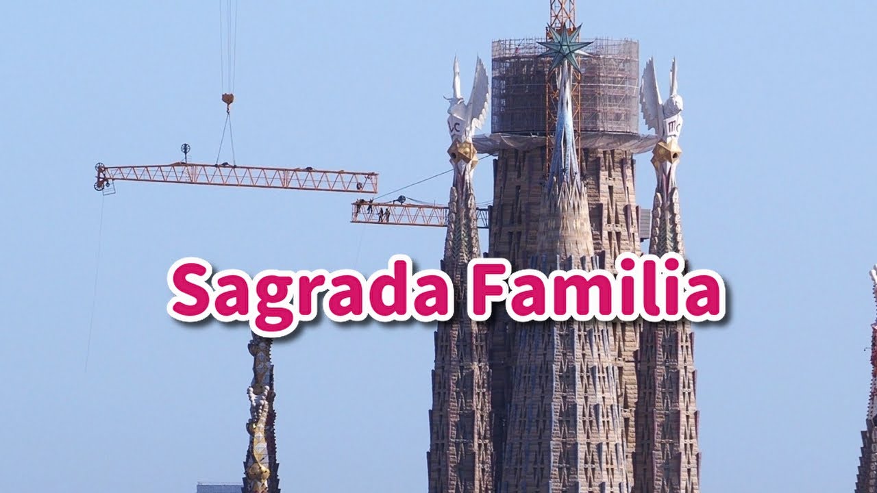 Montando una nueva grua en la Basilica de Sagrada Familia en Barcleona -23 marzo 2024