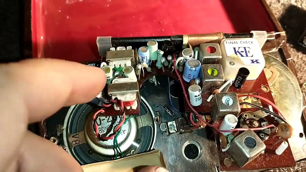 Quick Repair of vintage 1960s Kensington transistor radio. Works, but quiet.