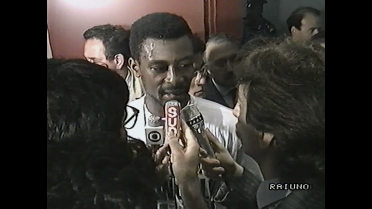 08/06/1990 -  Rai 1 - TG Mondiale Italia 90 - Spezzone Post Partita Camerun-Argentina