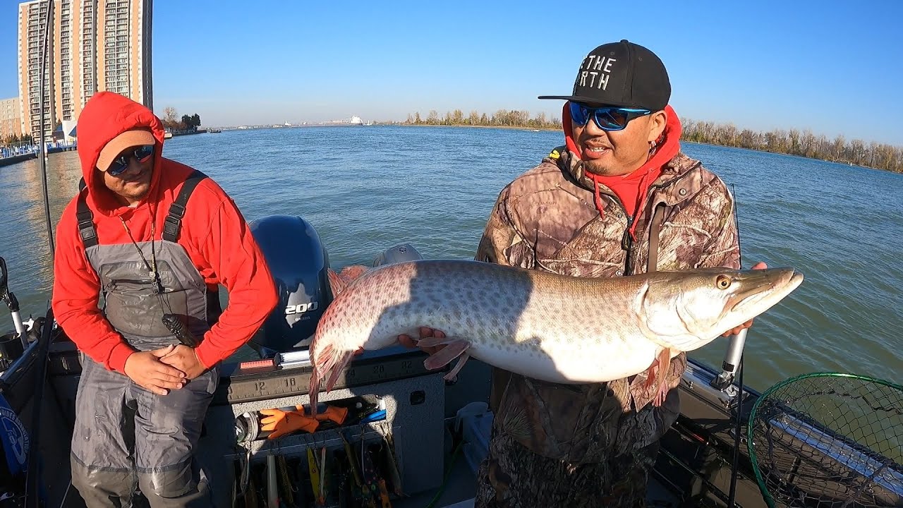 Jigging BIG Lake St.Clair Musky