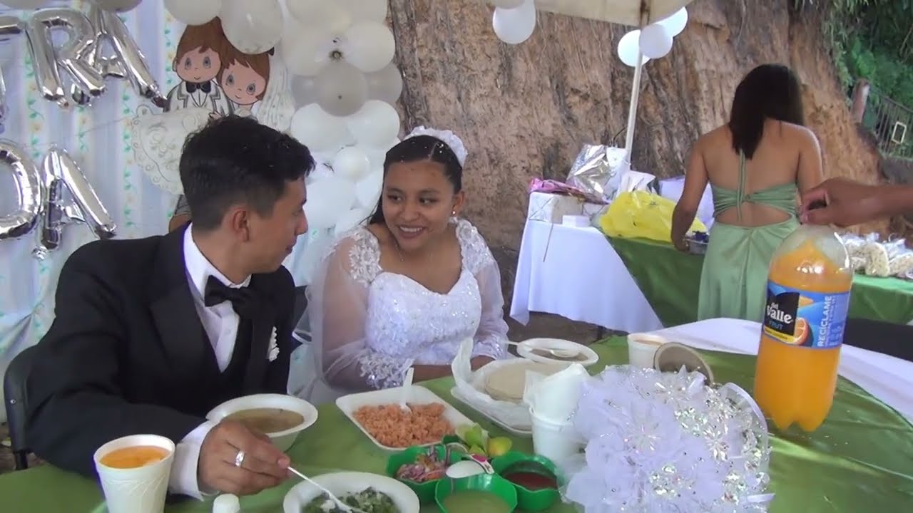 LA COMIDA CON CARNITAS Y LA MUSICA DE TROPICUMBIA PARA DISFRUTAR LA BODA SAUL Y PAULINA