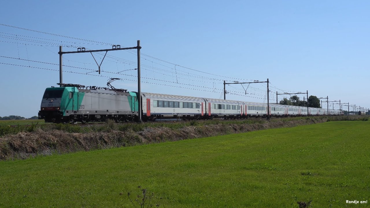 VIRM 9580 en NMBS TRAXX 2813 + 12x I11 rijtuigen + RXP 9901 kruisen elkaar bij de Heemstee!
