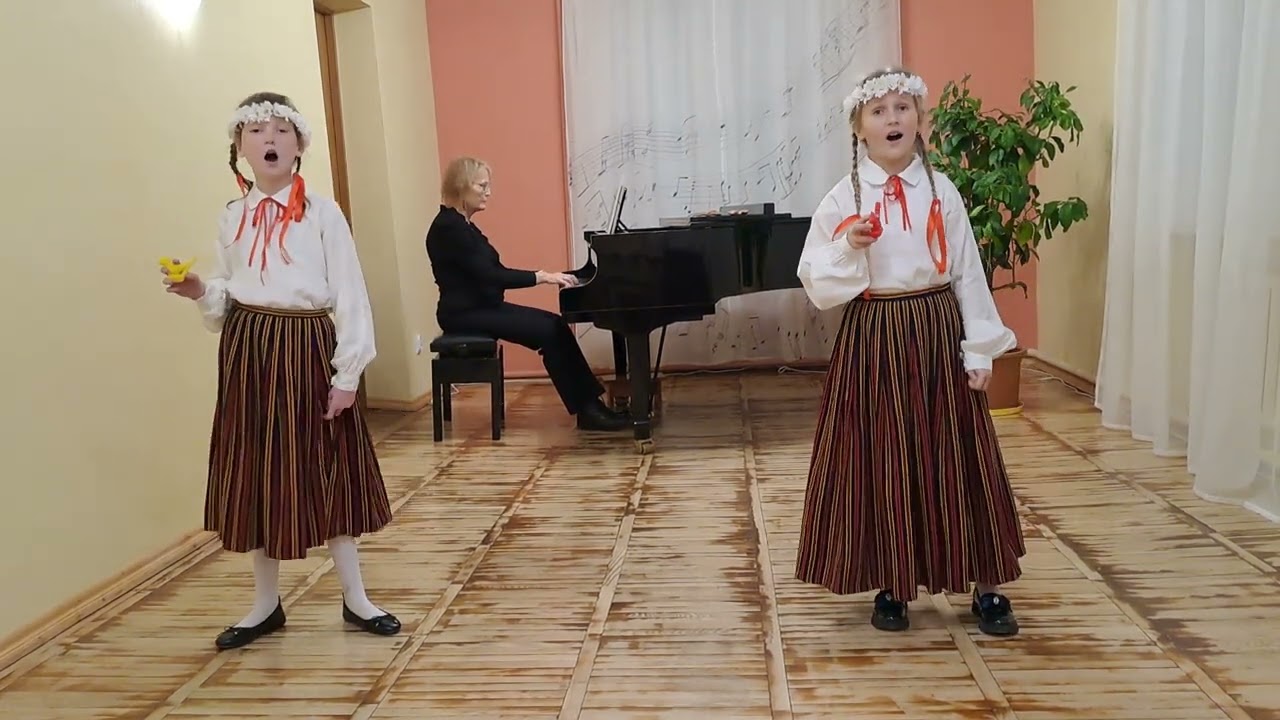 DUETS EMĪLIJA STRĒLE un KSENIJA PINKOVSKA (Vaiņodes Mūzikas skola)