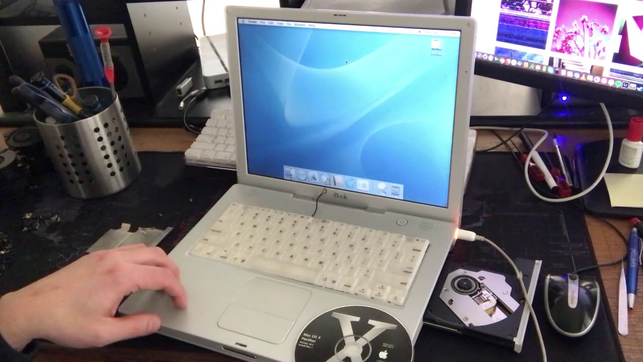 Vintage Computer Overview:  The 2002 Apple iBook G3 14