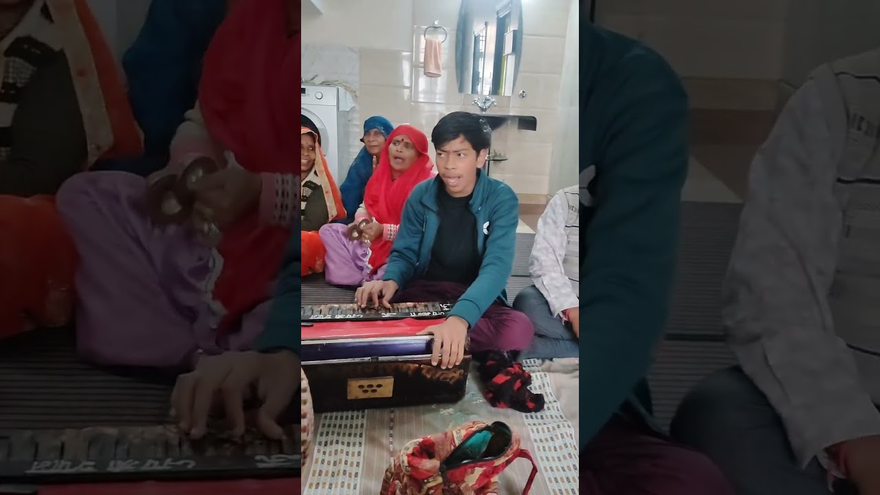 वृंदावन में हुकुम चले उस राधे रानी का । राधे रानी का बहुत ही प्यारा भजन सुनैं #subscribe #like 🌹❤️🙏