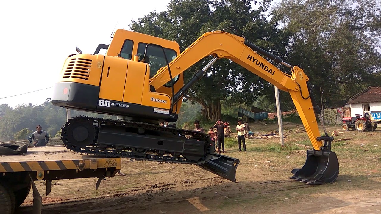 jcb excavator unloading brand new