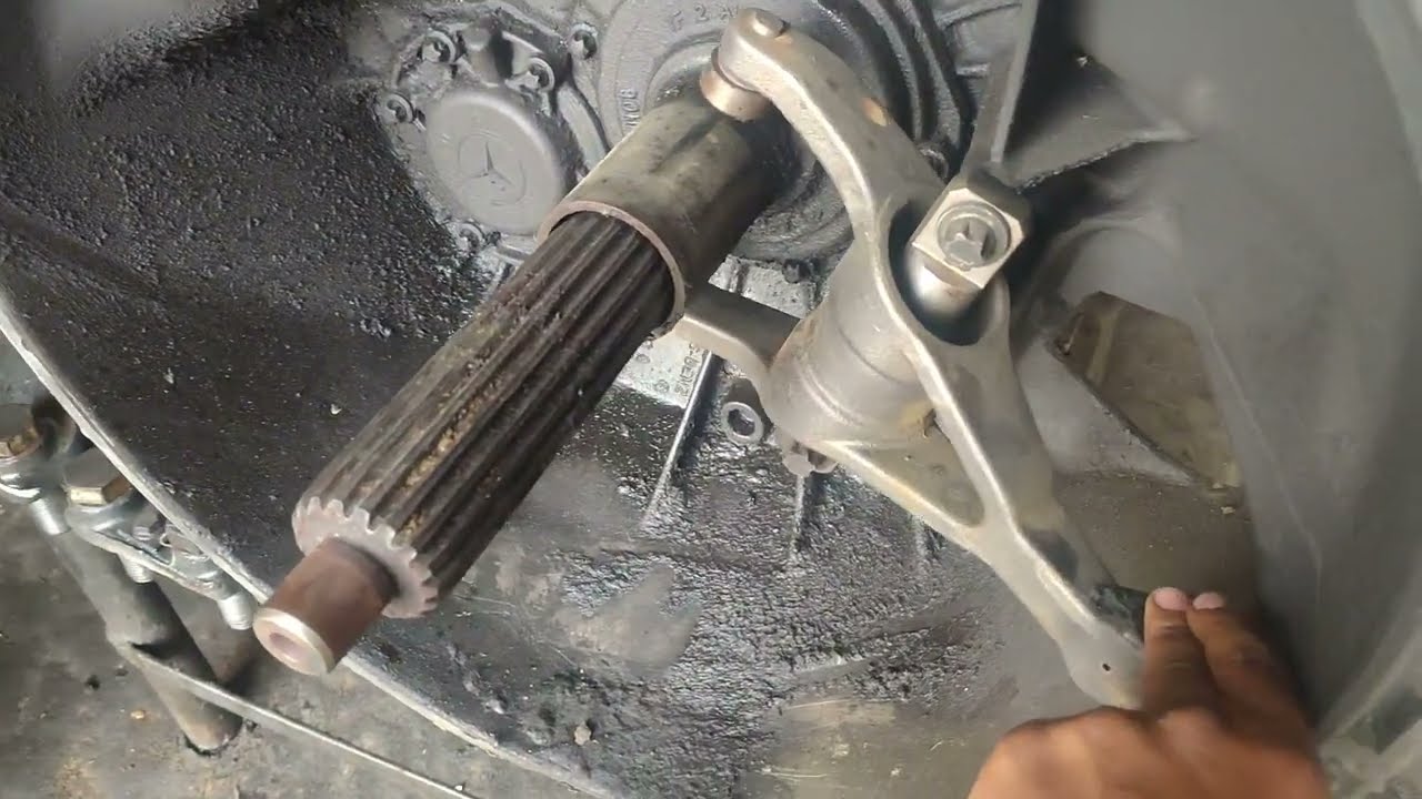شرح صيانة الفتيس ناقل الحركة لسيارات النقل الثقيل أمام عينك