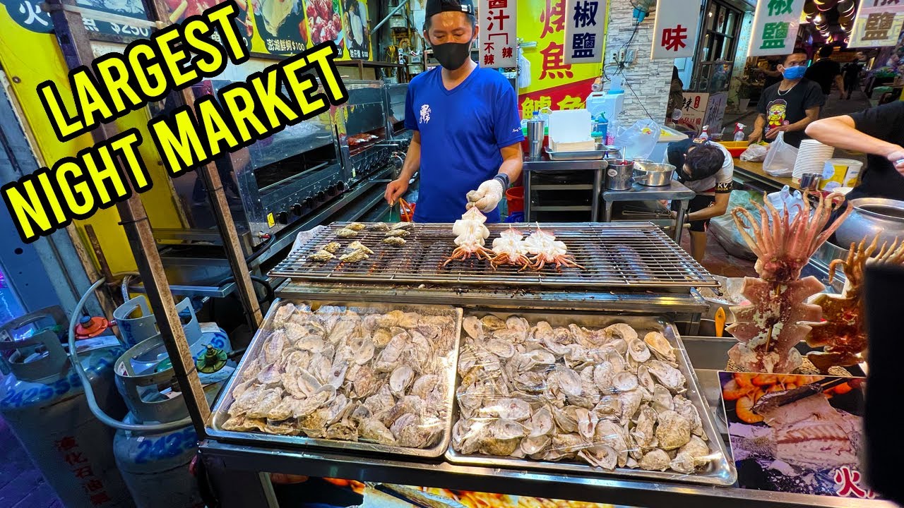 Largest Night Market In Taiwan - Taiwan Street Food at Feng Chia Night Market | Grilled Giant Squid!