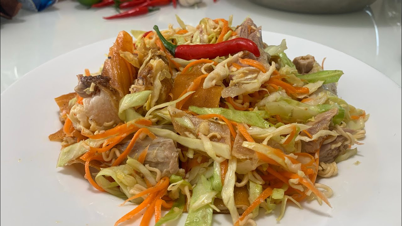 🔥 🇰🇭 Crispy Pork Belly Salad ញាំសាច់ខ្វៃដុតជាមួយបន្លែស្រស់ Post-Chinese New Year Magic! 🥗🍖🥬