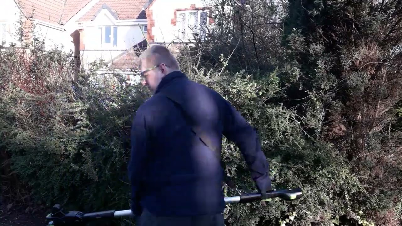 using the gtech hedge cutter