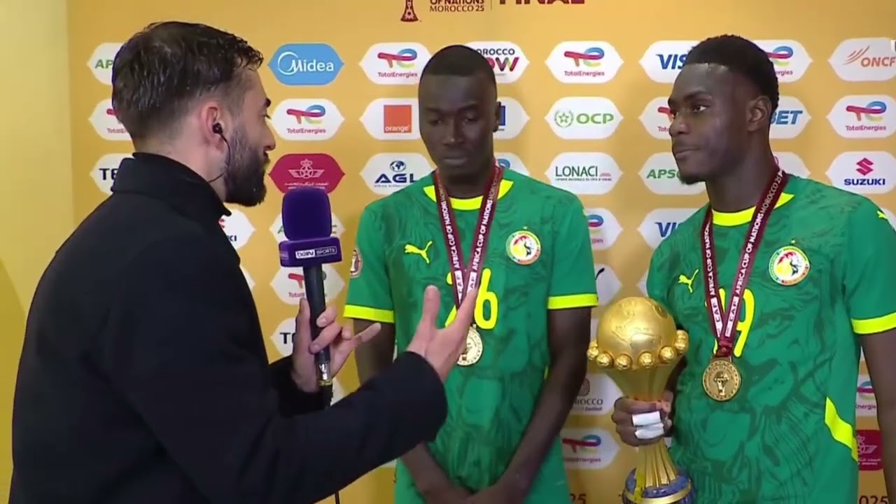 L'énorme joie de Pape Gueye et Moussa Niakhaté... champion d'Afrique...