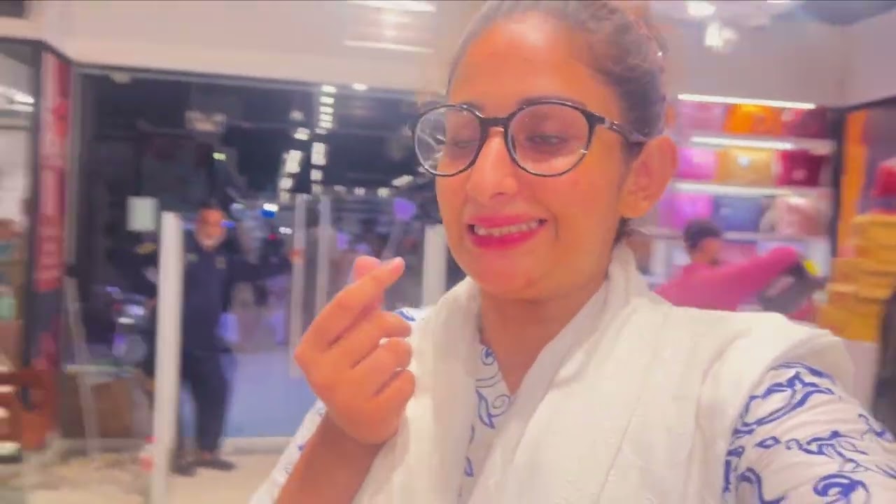 Shopping + Fun Hangout 👭 Celebrating Sister’s New Job | Mahum Ghazanfar 