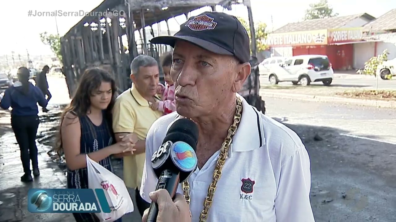 JSD (27/07/22) Ônibus do transporte coletivo pega fogo na Vila Mutirão em Goiânia