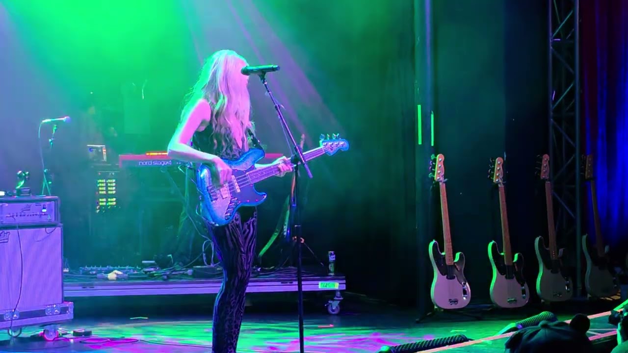 Blu DeTiger at Bass magazine awards show 2026