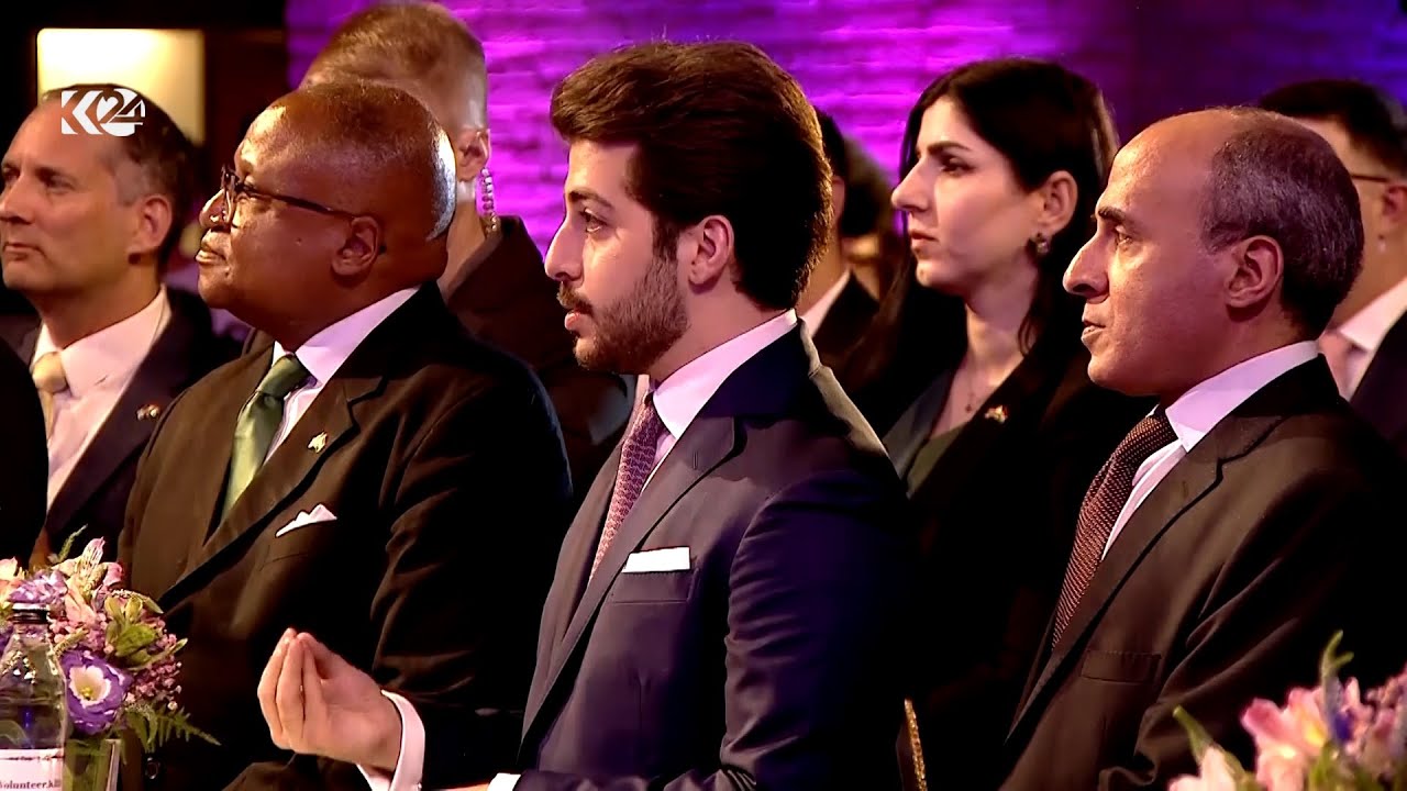 احتراماً لــ أذان العشاء.. آرين مسرور بارزاني يُبلغ أحد منظمي المراسم بإيقافها مؤقتاً