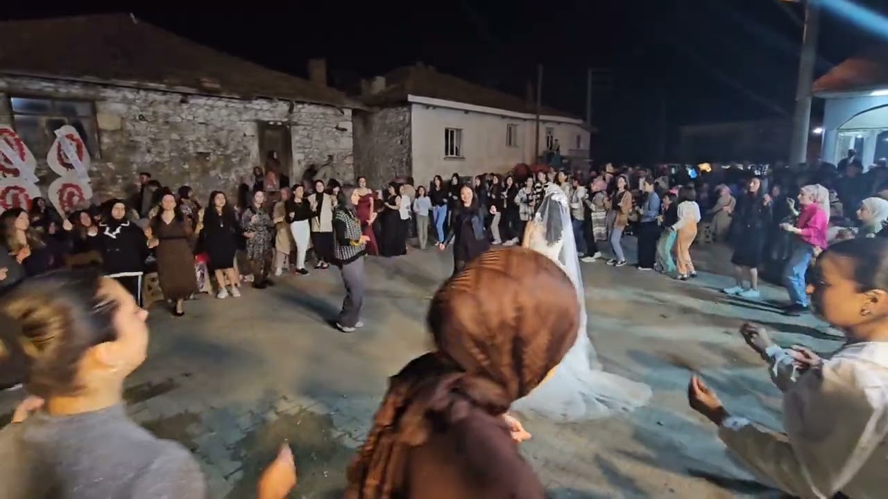 DEMİRCİ'nin KULALAR KÖYÜNDE RABİA SERGEN DİKMEN ÇİFTİNİN DÜĞÜN TÖRENİNDEN GÖRÜNTÜLER 26-10-2024