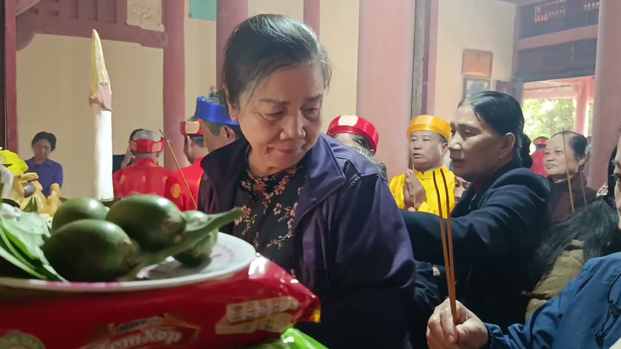 Dòng họ phùng dâng hương tưởng nhớ thần Hoàng làng.mùng 7 tháng giêng năm bính ngọ 