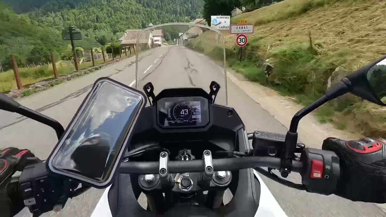 PROMENADES EN HONDA TRANSALP 750 OU EN YAMAHA 600XT DANS LES HAUTS DE FRANCE ou un peu plus loin.