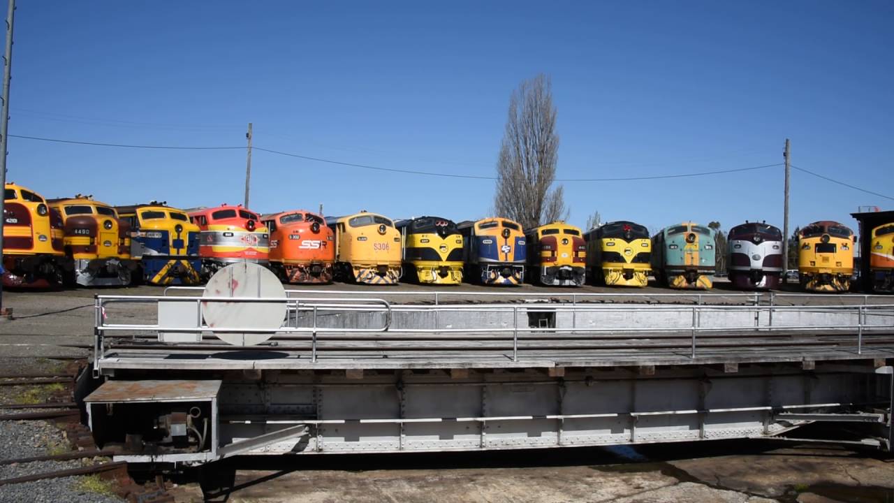Streamliners at Goulburn 2016 Loco sound off.