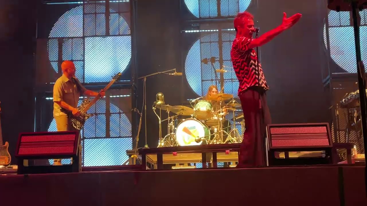 VETUSTA MORLA - La Virgen De La Humanidad (Live Icónica Fest Sevilla 2024)