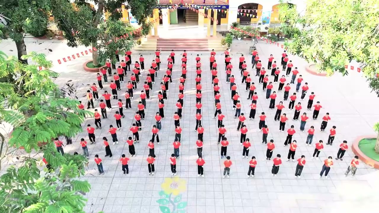 ĐỒNG DIỄN SÂN TRƯỜNG TH LIÊN BÃO