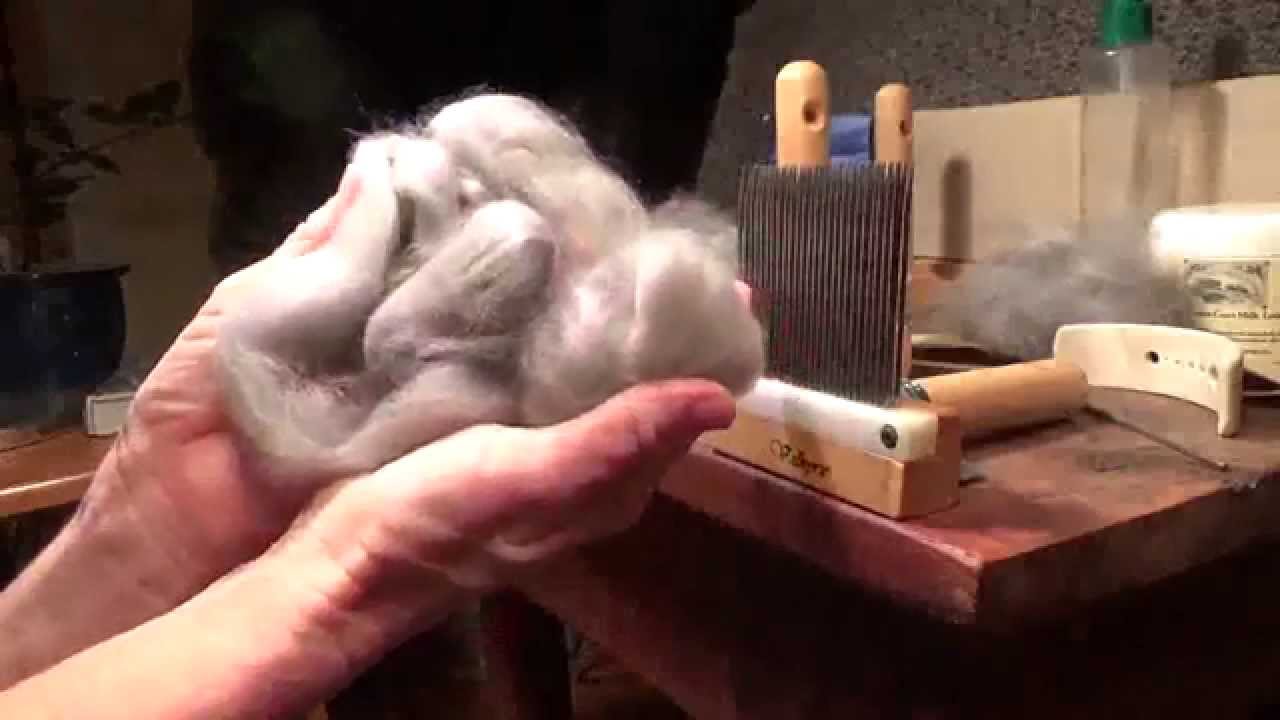 Combing Angora Rabbit fiber with Valkyrie SuperFines