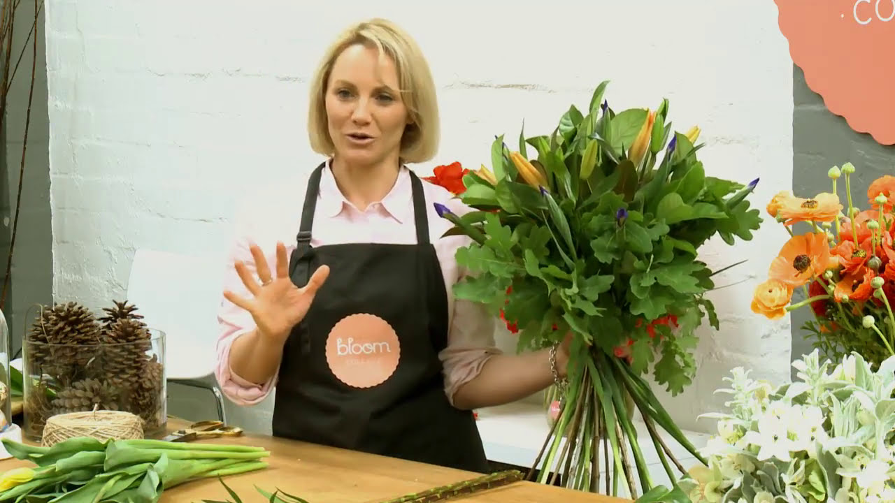 Simple Bouquet Arrangement | Hand tied Flower Bouquet Arrangements Tutorial