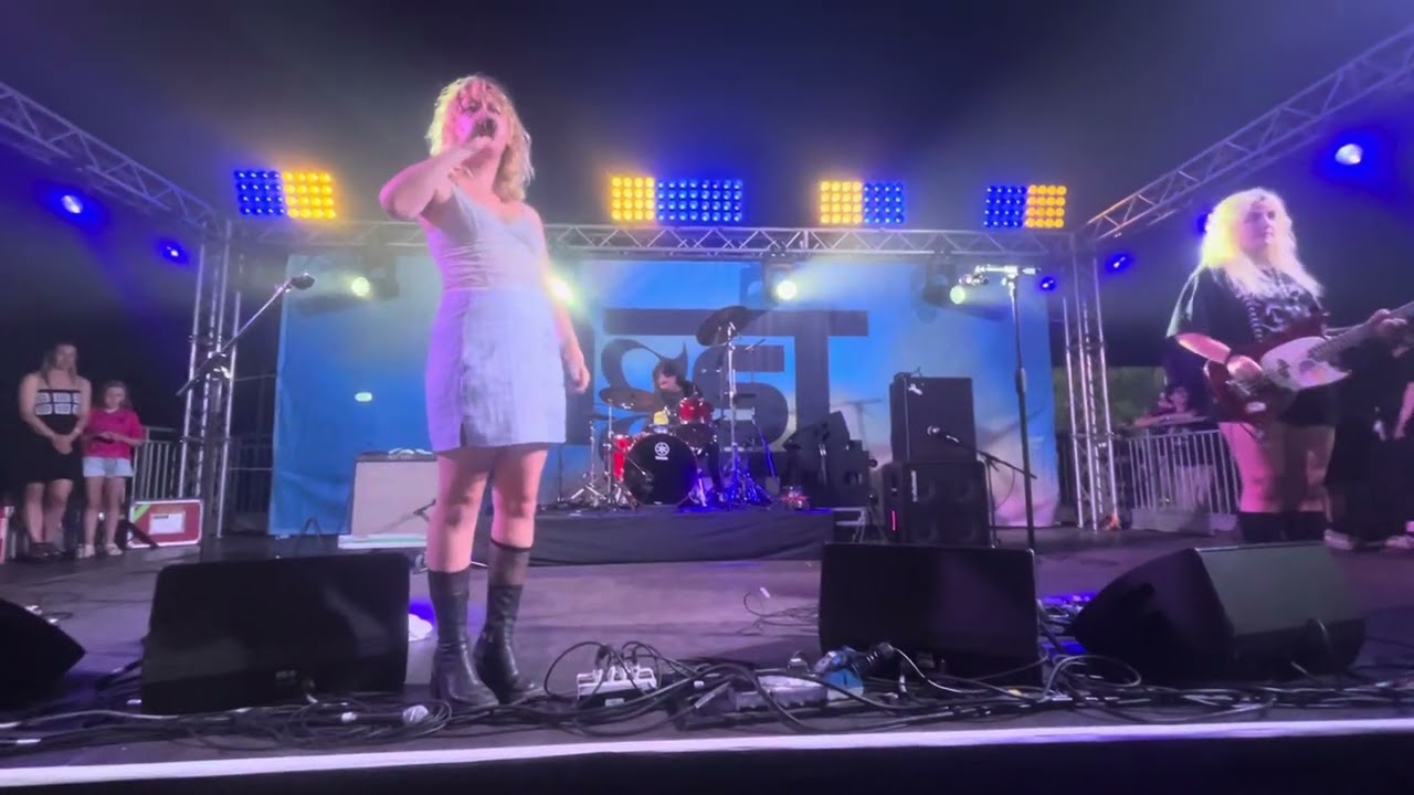 Lambrini Girls - Bad Apple Live Truck Festival 25/07/2025