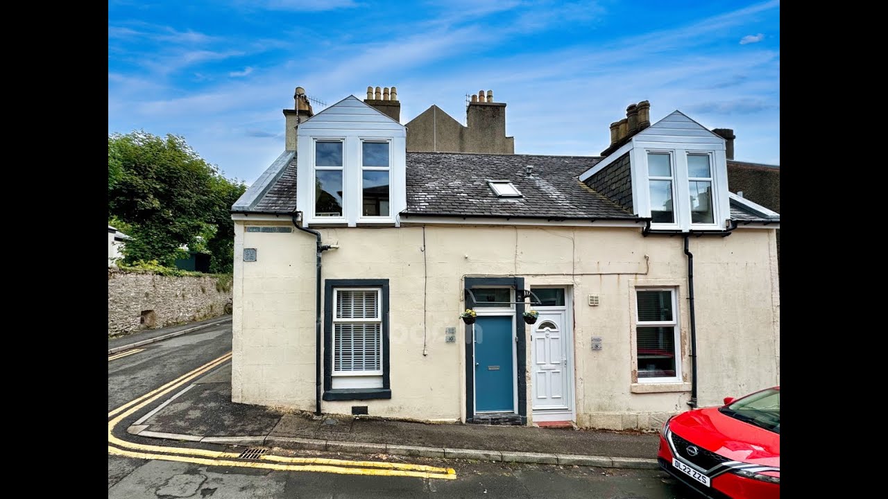 Millport. Charming 2-Bedroom Ground Floor Apartment ** Less Than a 3-Minute Walk to Sandy Beaches **