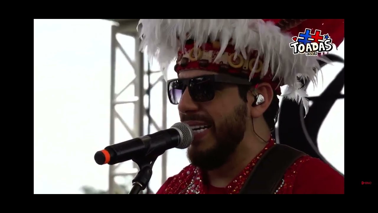Sebastião Júnior cantando “Tributo a Galdino Pataxó” (Caprichoso 2005)