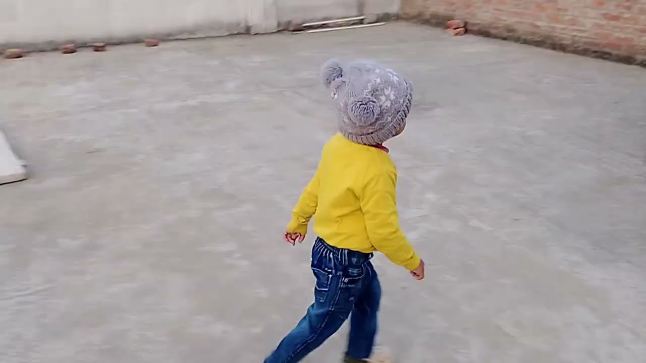 Arham ko chanda mama dikh gye #shocking  # first time focus Kiya hai arham chand pr #cutebabbyboy 