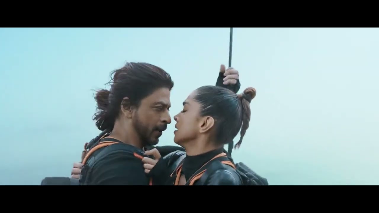 Pathan action seen aeroplane seen sharukh khan