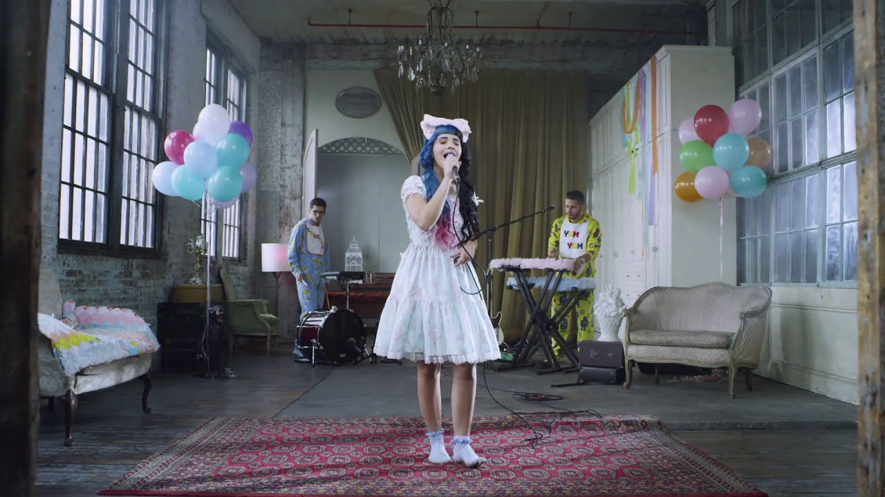 Melanie Martinez - Carousel (Live)
