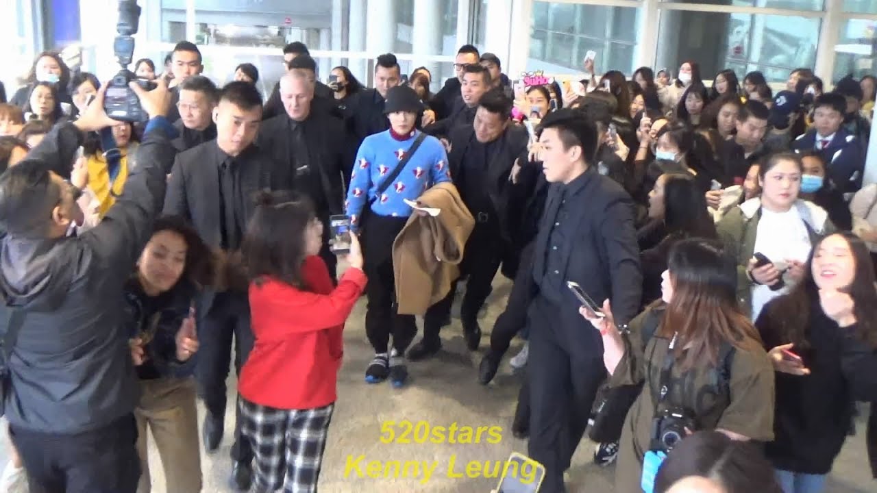 EXO - Suho(수호) 金俊勉Kim Jun Myeon(김준면) Hong Kong Airport Arrival 20190210