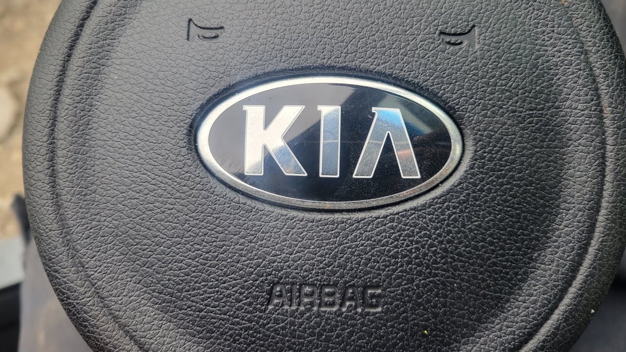 Снятие подушки безопасности рулевого колеса Kia Sportage 2020 года