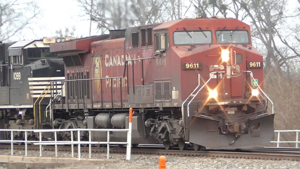 [29] More NS Trains in the Center of the Web, Part 3/3, Railfanning Macon GA, 02/20/2016 ©mbmars01