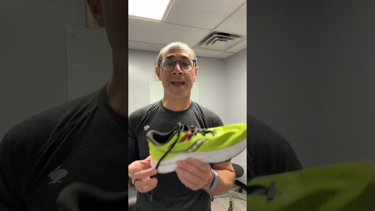 How To Know When To Replace Your Running Shoes #physicaltherapist #running #shorts