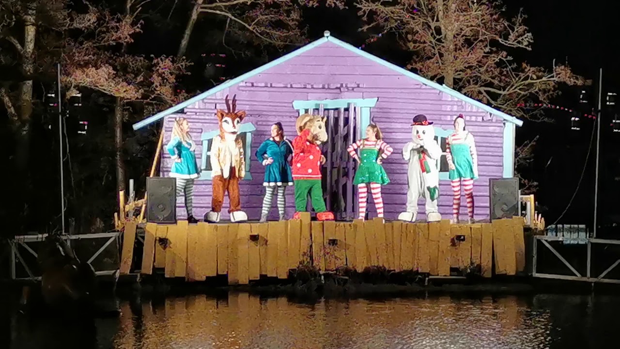 Gullivers world christmas lake show and fireworks 2019