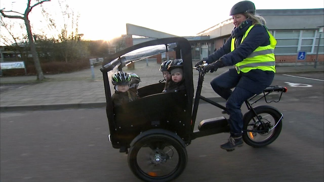 Trillende dagplejere hitter i Odense: De henter børnene i ladcyklen