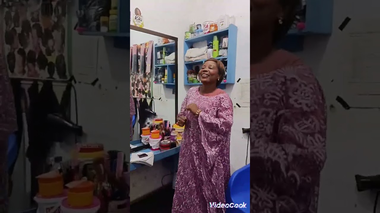 wimbo Wa Uzio wa damu ya yesu ulivyomtoa machozi huyu dada