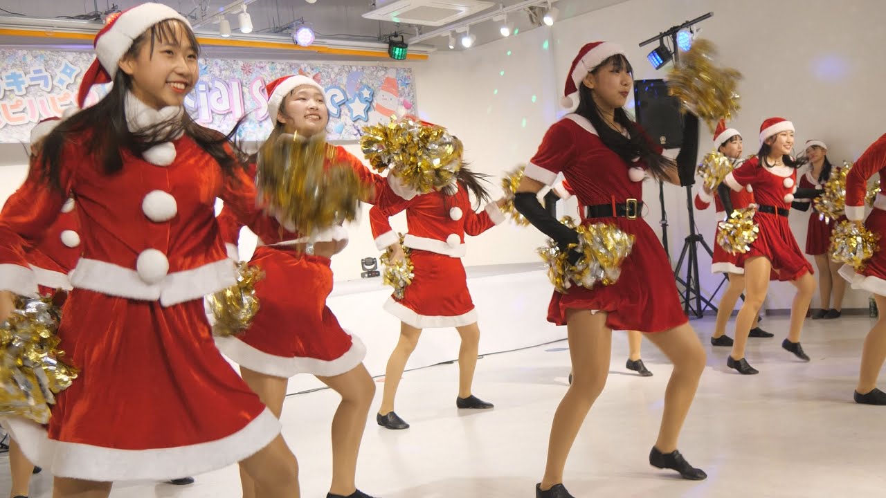 女子高生サンタクロースチアダンス