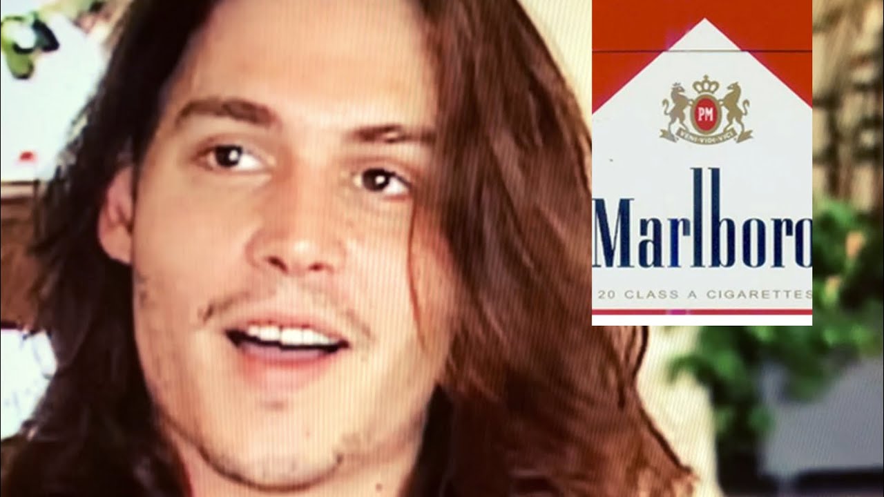 Johnny Depp Loves Smoking!🚬