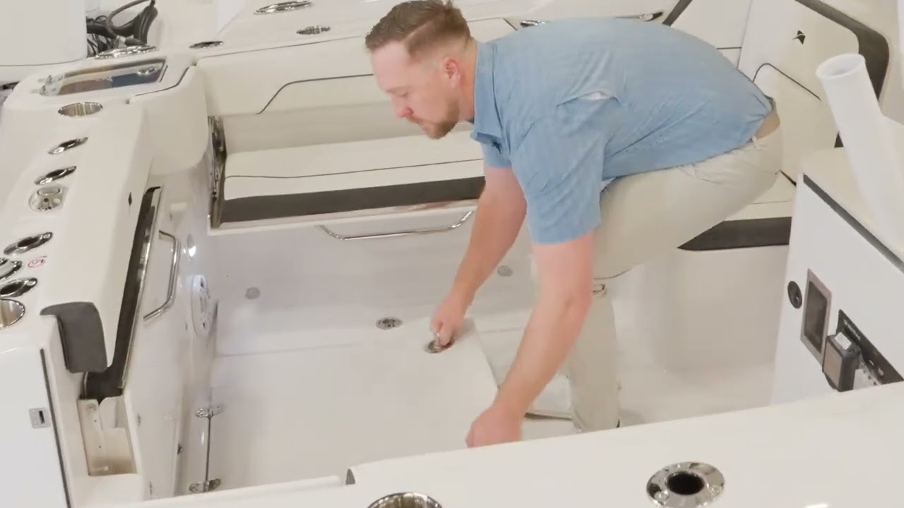 Stingray Boats - 259DC Walk Thru