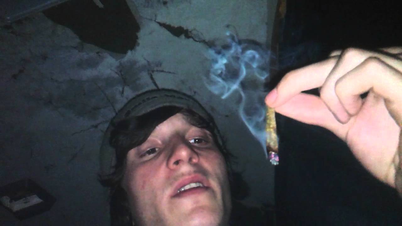 CLEAR ROLLING PAPERS AND A NEW WATER BONG! bad filming but will be fixed!!!