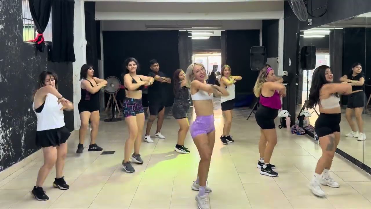 EU ME APAIXONEI - VITINHO IMPERADOR/ Coreografía: AXE MOI - PAULA AMOEDO