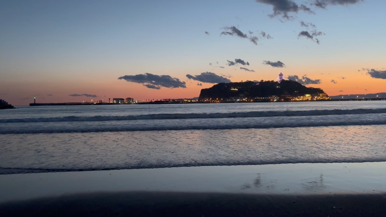 Ocean Waves at Night – Enoshima Beach Japan (No Talking)｜夜の江ノ島の穏やかな波音