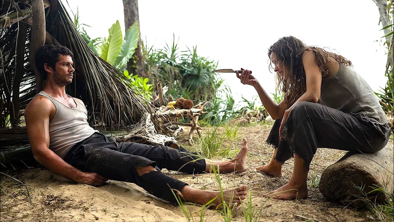For 15 Days, She Stranded Alone With Her BOSS On A Remote island | Movie Explain Hindi
